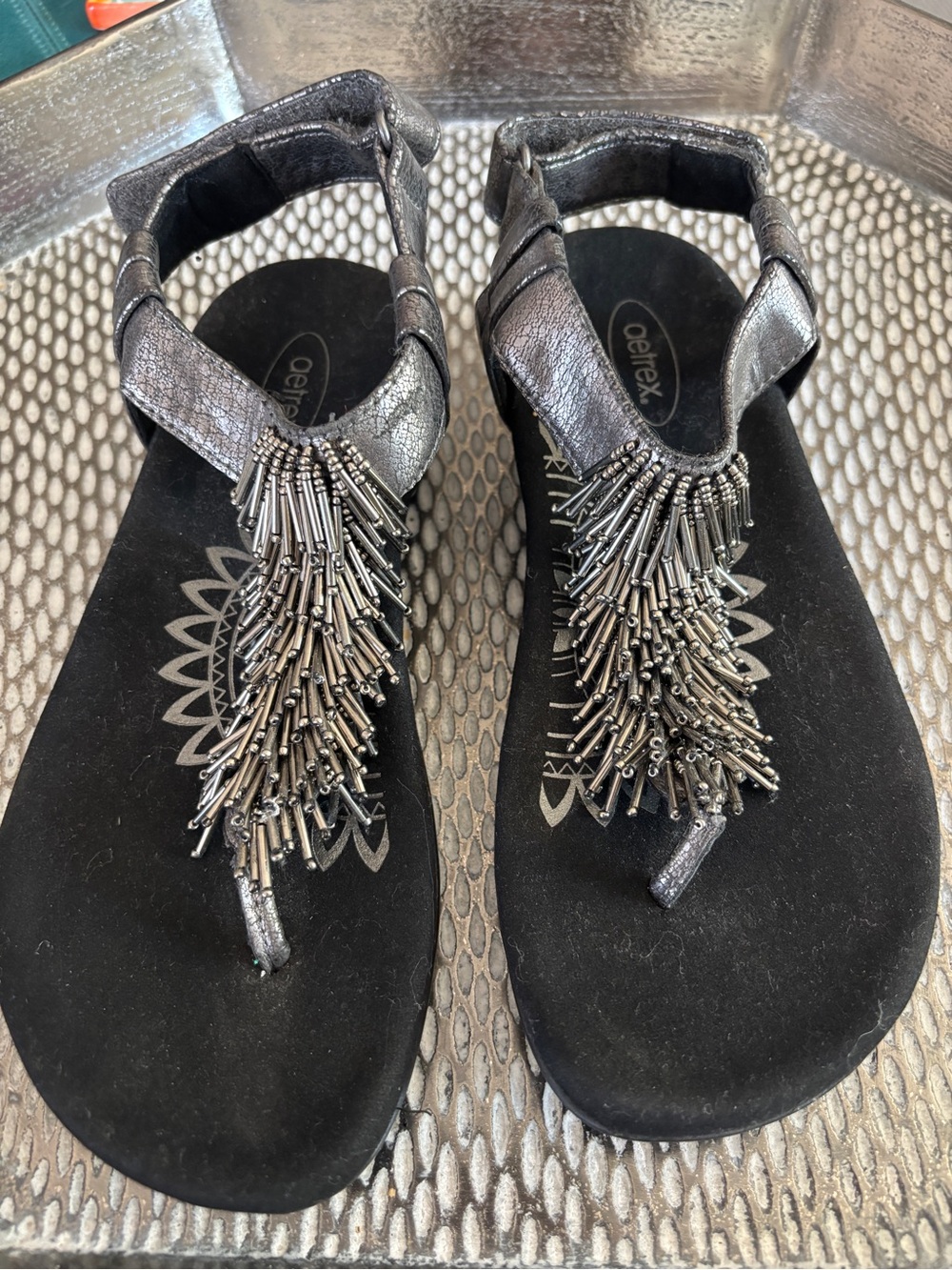 Aetrex Portia Pewter Metallic Fringe Beaded Orthotic Sandals Sz 5.5